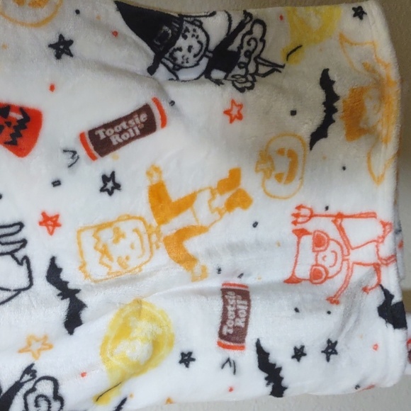 Halloween Plush Tootsie Roll Throw 50x60in - Picture 4 of 6